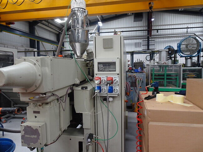 Used NEGRI BOSSI VE 2100 H-960 injection moulding machine