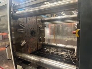 Used Negri Bossi V1000-8400 injection moulding machine