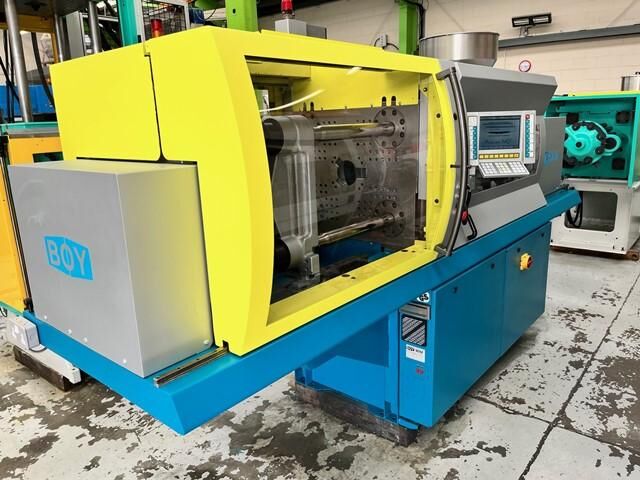 Used Boy  90M injection moulding machine