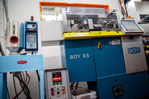 Spare injection moulding capacity - BOY XS 10T